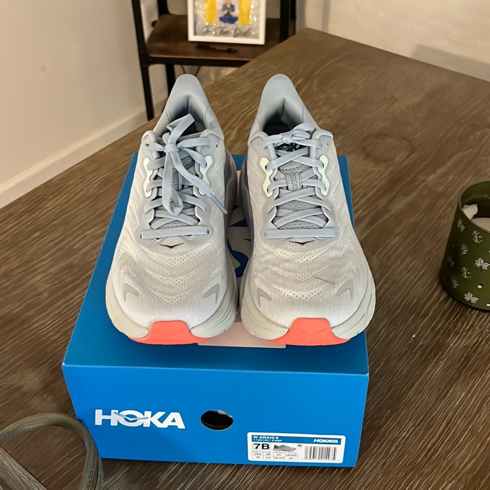 BRAND NEW HOKA ARAHI 6